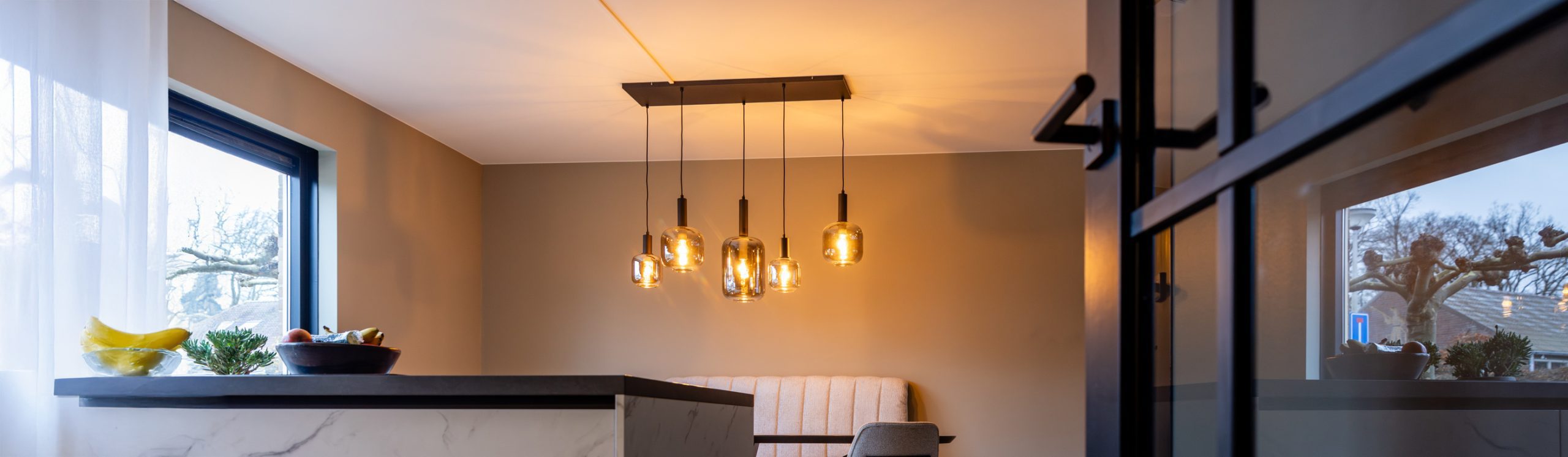 header installatie